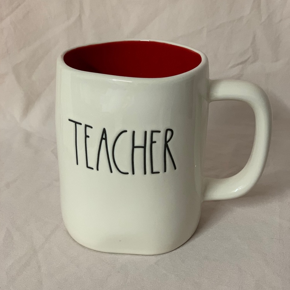 NEW Rae Dunn “TEACHER” Mug 🍎